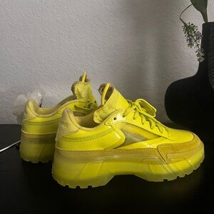 Cardi b highlight yellow sneakers